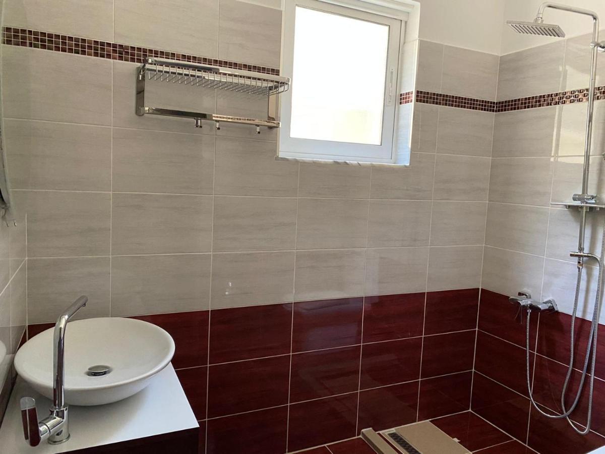 Vila Sinani Sarandë Exterior foto